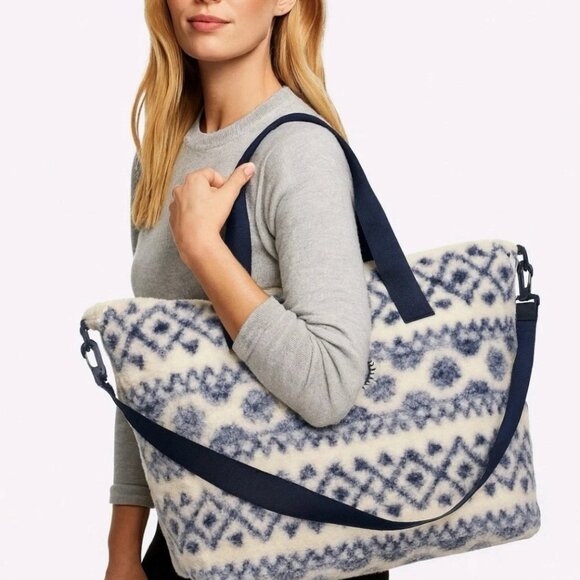 Victoria's Secret PINK Cozy Plush Fuzzy Weekender Duffle Bag Blue and Cream NWT - Picture 2 of 9